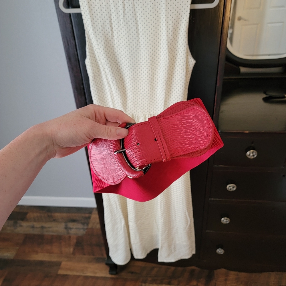 Women's Red Wide Elastic Belt - Picture 4 of 5